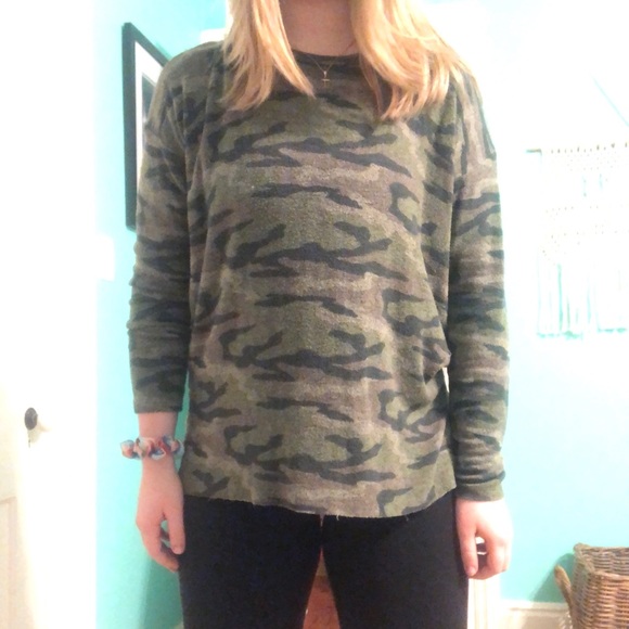 American Eagle Outfitters Tops - American Eagle Camo Top